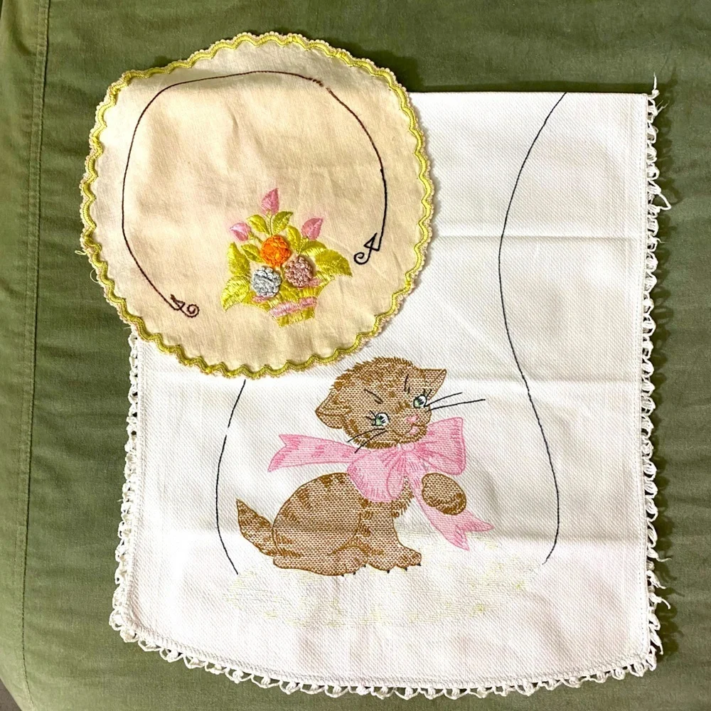 Vintage runner and round cross stitch lot of 2 flowers and kittens OSK